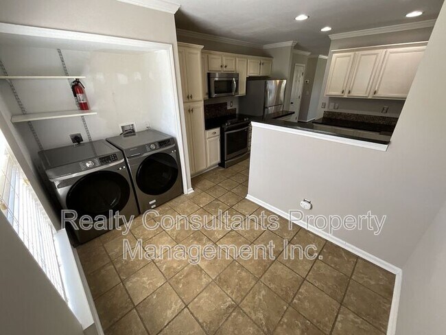 Building Photo - 300 Mourning Dove Terrace