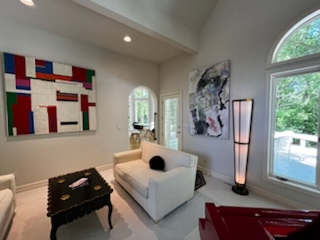 Building Photo - Stunning Custom Built Home with ALL Utilit...