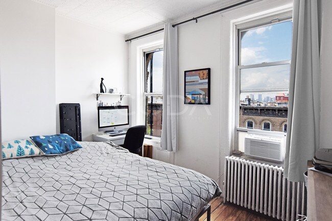 Building Photo - 566 Morgan Ave