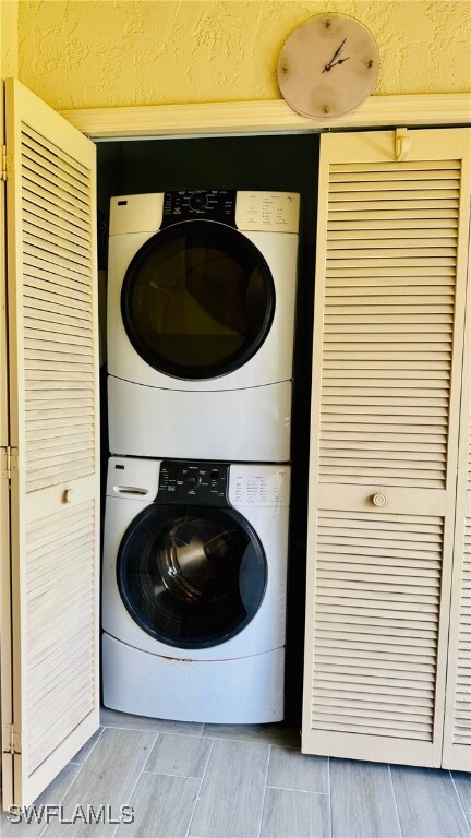 Building Photo - 2024 Pine Isle Ln