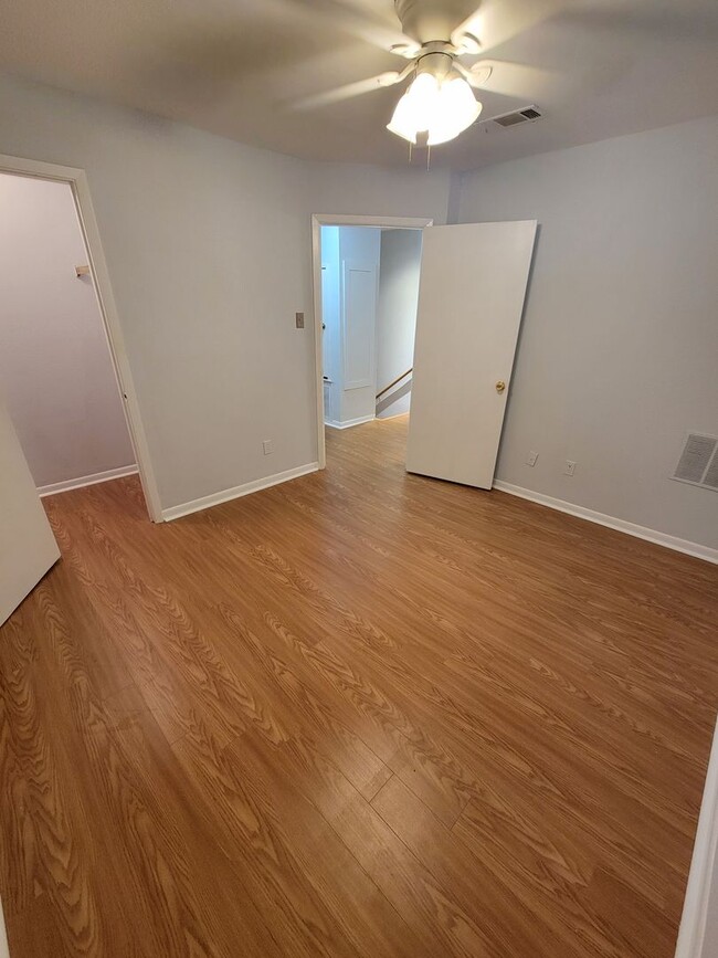 Building Photo - College Station - 2 Bedroom 1.5 Bath Condo...