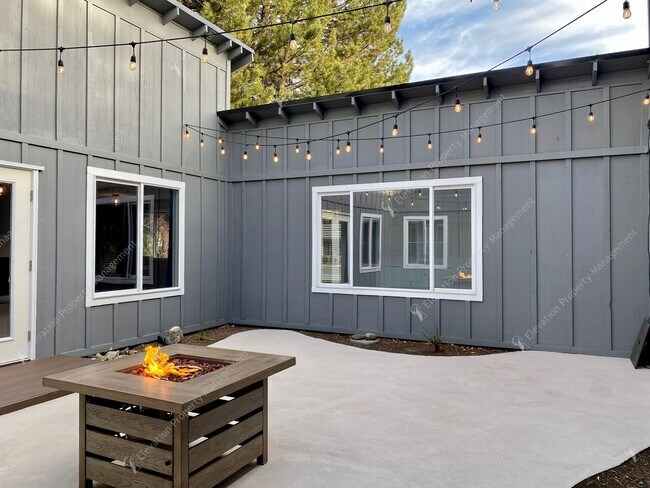 Building Photo - Mid-Century Modern Courtyard Gem in the Old Farm District
