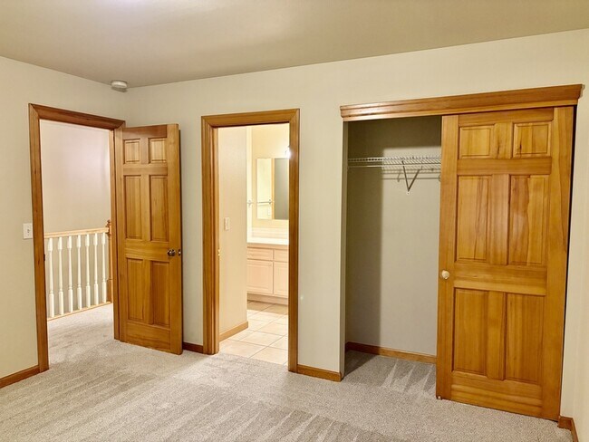 Building Photo - 2285 James Cir