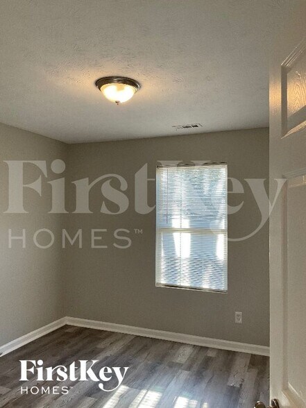 Building Photo - 1219 Mable St SW