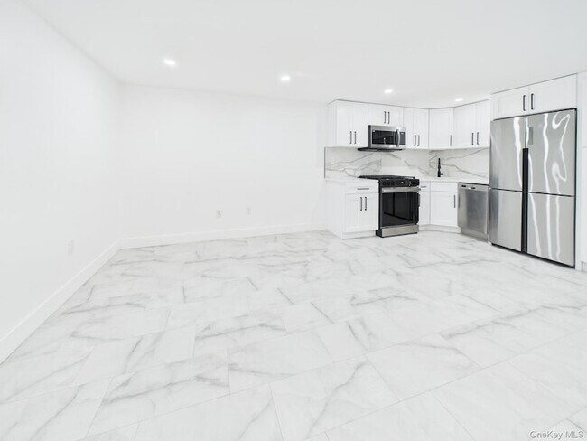 Building Photo - 1770 Pacific St