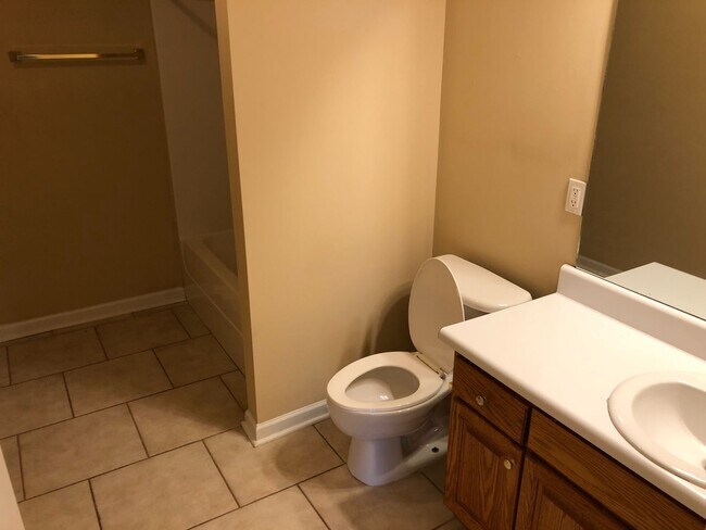 Building Photo - 3B/3B Townhome With A Fenced Yard Available Fall 2026!