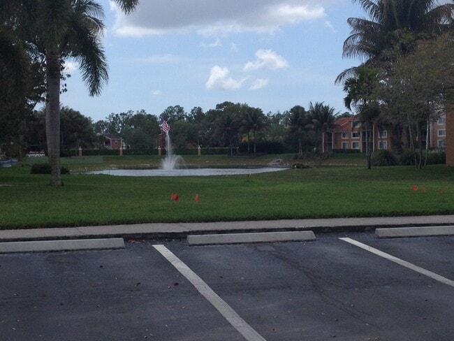 Building Photo - 2 Bedroom 2 Bath available in the Enclave