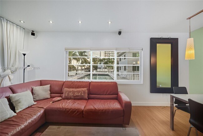 Building Photo - 7207 Bay Dr