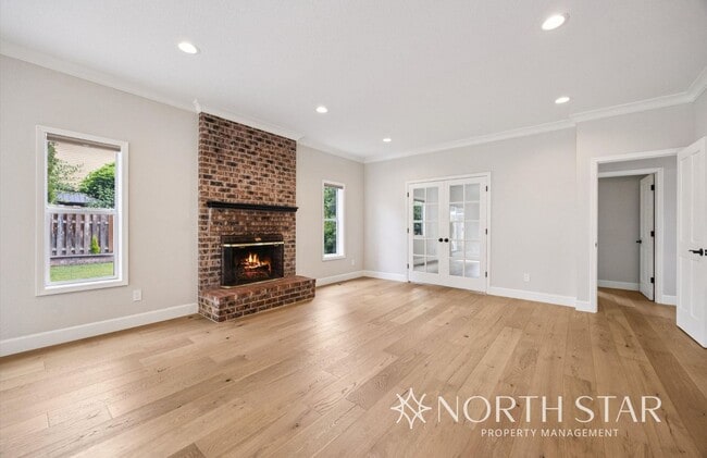 Building Photo - Westlake Traditional with Private, Level B...