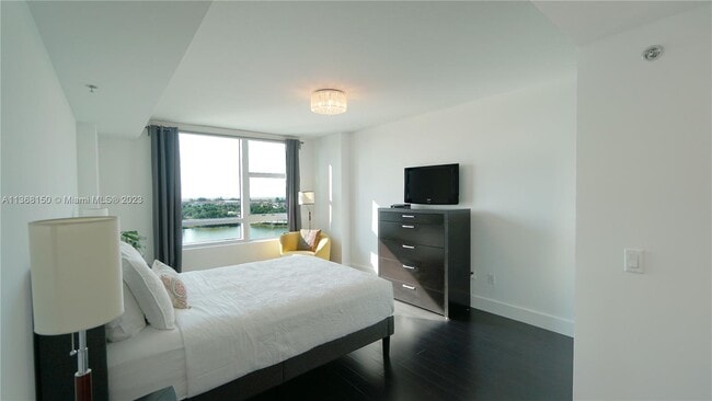 Building Photo - 2641 N Flamingo Rd