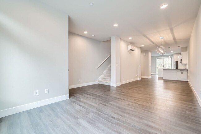 Building Photo - New Construction!  Spacious Modern Townhome in Edmonds.