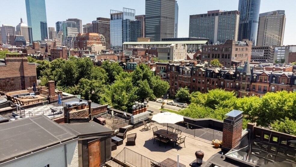 Building Photo - 345 Commonwealth Ave