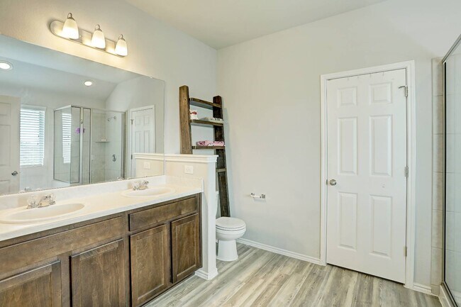 Building Photo - 5687 Heron Dr