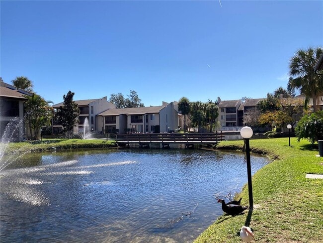 Building Photo - 3840 N Lake Dr