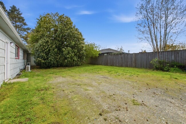 Building Photo - 3416 S Thompson Ave