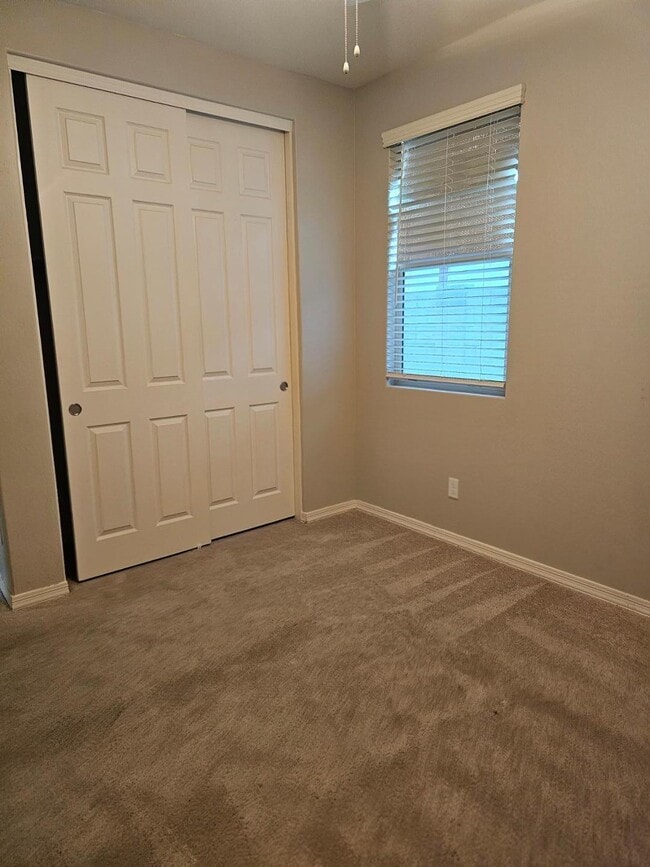 Building Photo - 15092 W Portland St