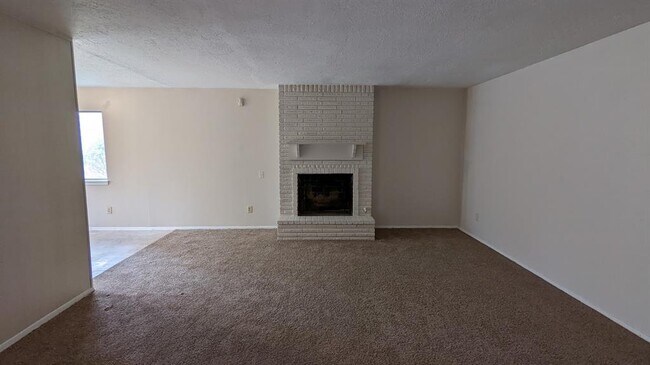 Building Photo - 6815 Moss Oaks Dr