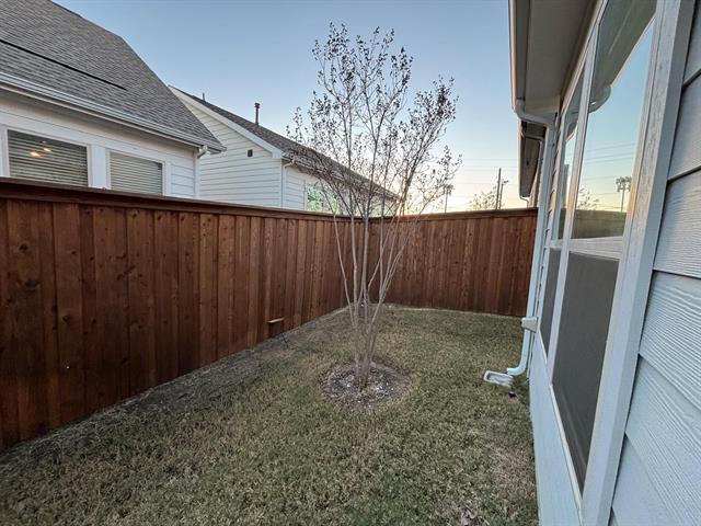 Building Photo - 825 W Mayfield Rd