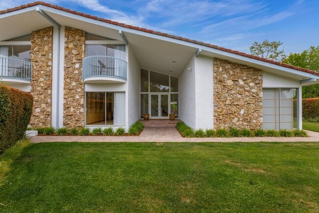 Building Photo - 650 N Tigertail Rd
