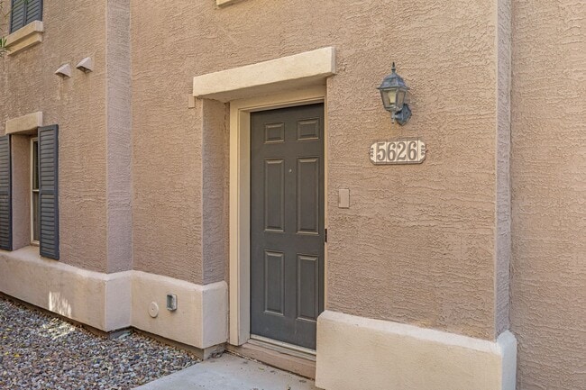 Building Photo - Modern Tri-Level Townhome in Copper Leaf C...