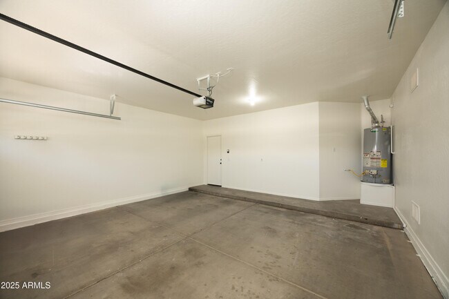 Building Photo - 18546 E Oak Hill Ln