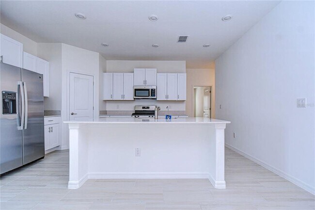 Building Photo - 8879 Little Bluestem Dr