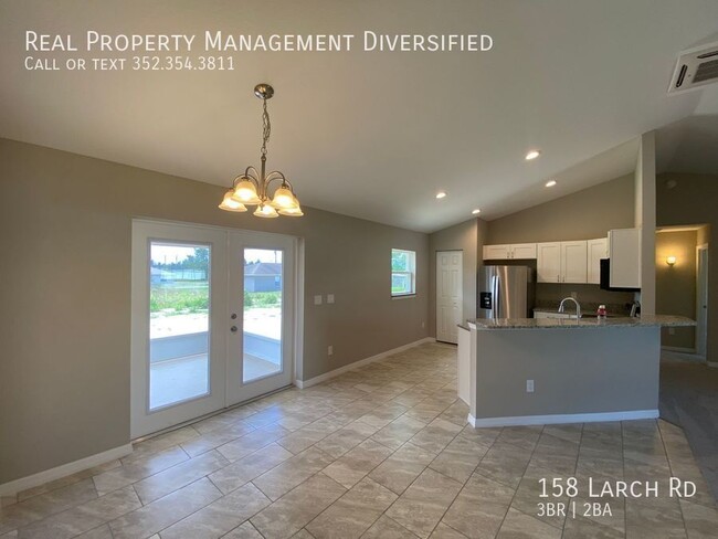 Building Photo - 158 Larch Rd