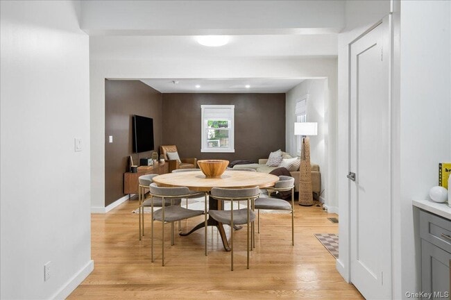Building Photo - 25 Van Duzen Pl