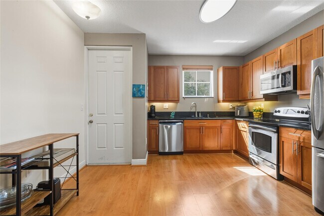 Building Photo - 1336 SW 3rd Ct