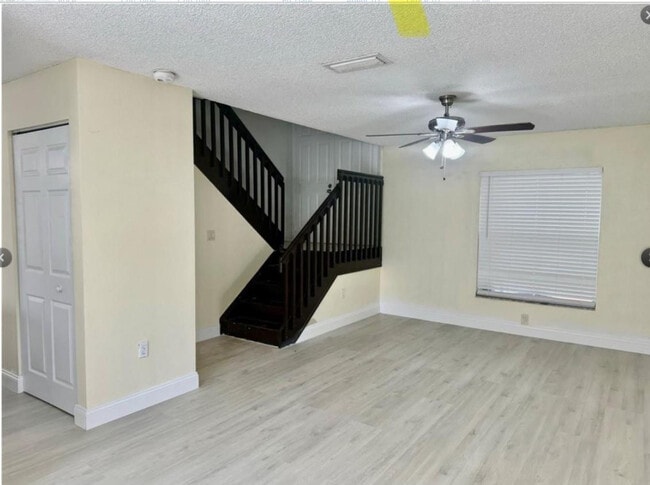 Building Photo - 4241 SW 72nd Terrace