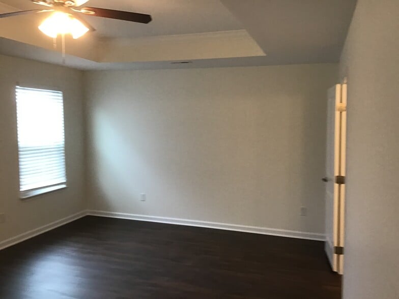 Building Photo - 233 Sandusky Ln