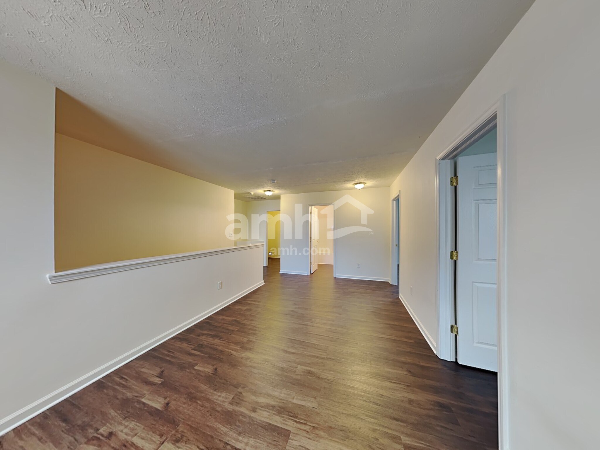 Building Photo - 6154 N Woodhaven Dr