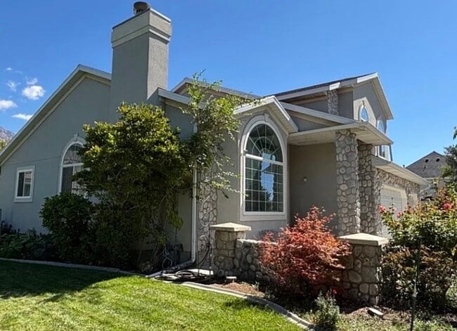 Building Photo - Beautiful Orem Home
