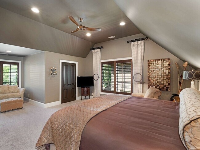 Building Photo - 3807 Harding Pl