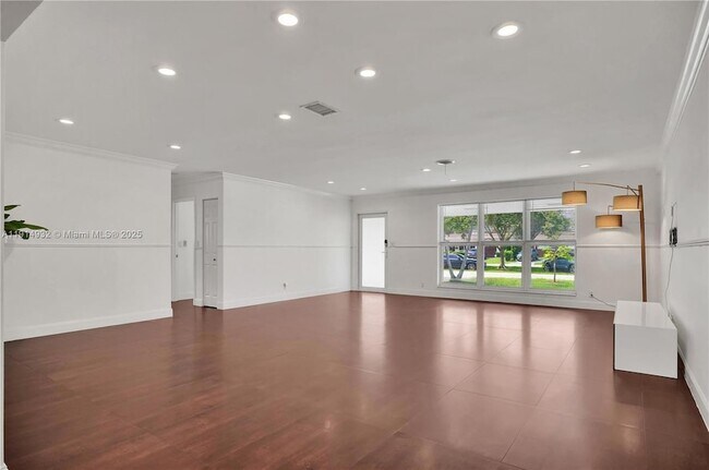 Building Photo - 4721 W Park Rd