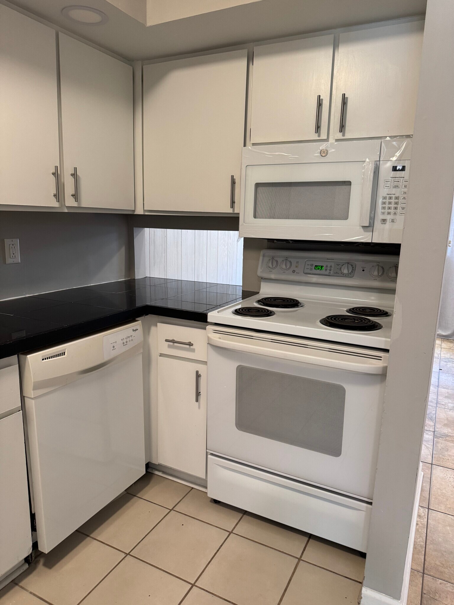 Building Photo - 115 Beechnut St