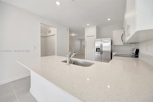 Building Photo - 2546 SE 29th St