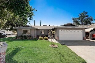 Building Photo - 1015 Kapareil Dr