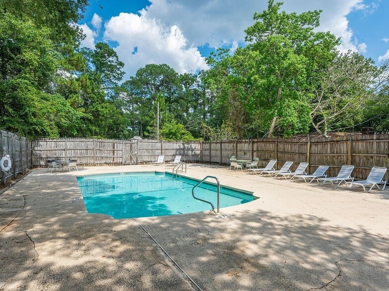 Building Photo - 1053 Emerald Ln