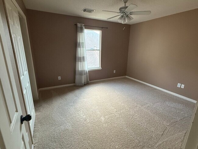 Building Photo - 2211 Cambridge Dale Ct