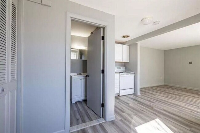 Building Photo - 171 Loudon Rd