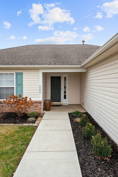 Building Photo - 504 Marquis Cir