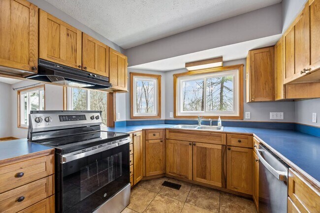 Building Photo - 200 Waterford Dr