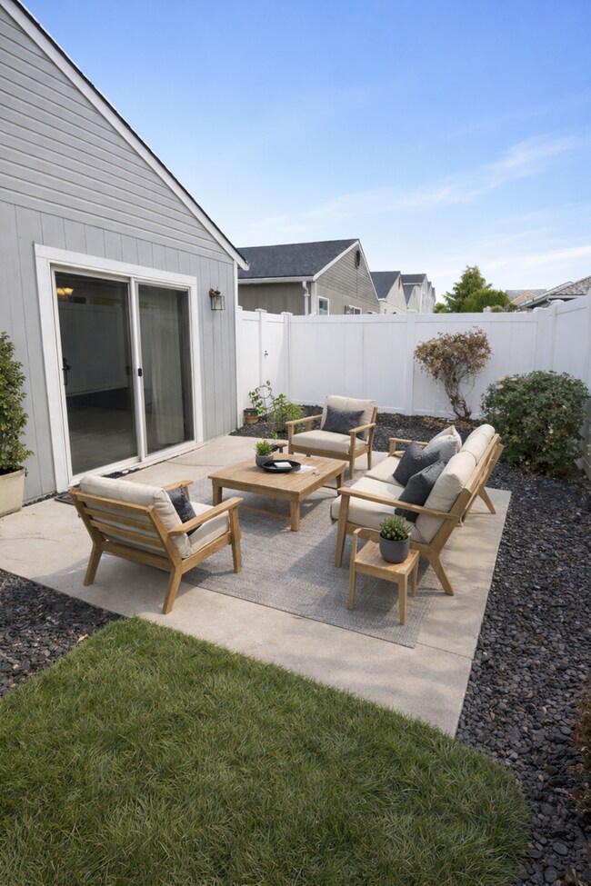 Building Photo - Peach104 (CWP)