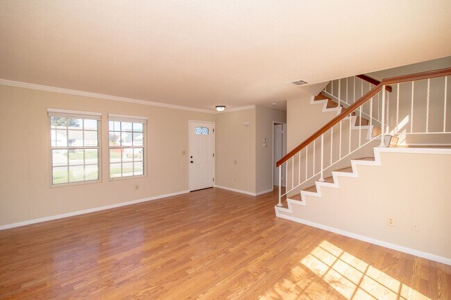 Building Photo - 932 Oak Glen Ln