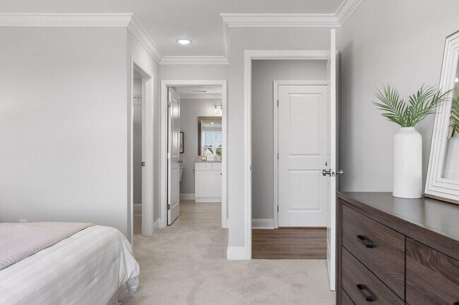 Building Photo - NEW 2 Bedroom Townhome in Cleveland!