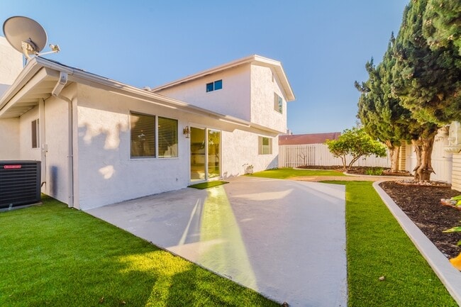 Building Photo - 3163 Camarillo Ave