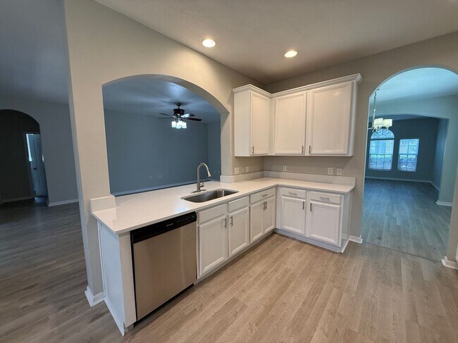 Building Photo - 944 Lost Grove Cir