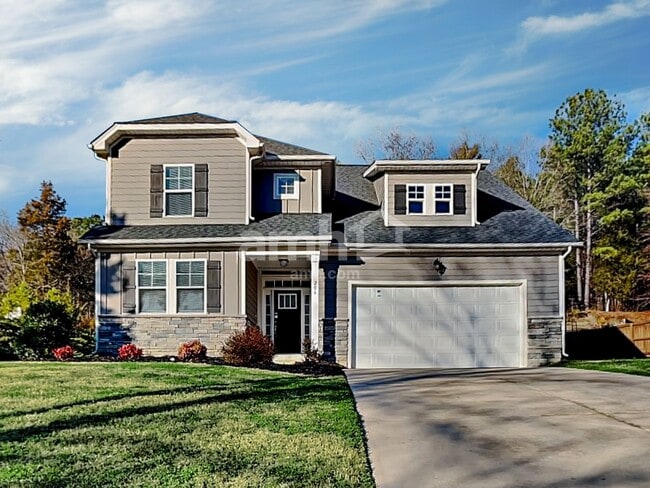 Building Photo - 206 Southfork Ln