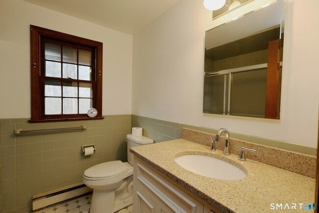 Building Photo - 380 Newtown Turnpike